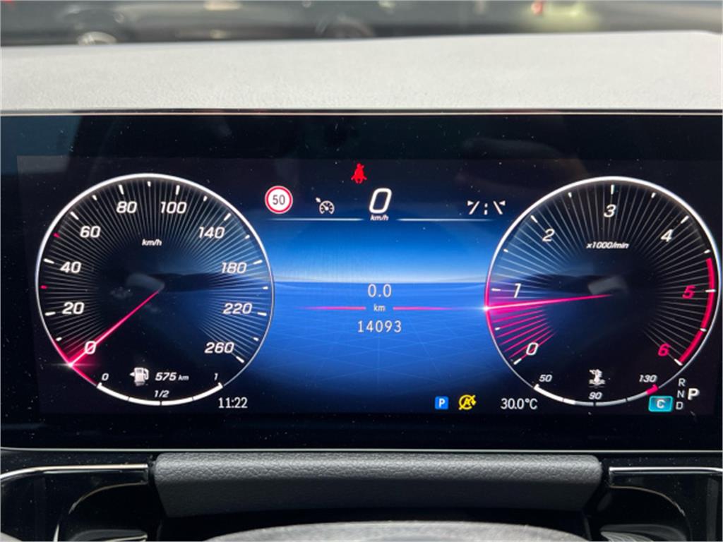 MERCEDES-BENZ Clase GLA 200 D en Adarsa Sur - Foto 11