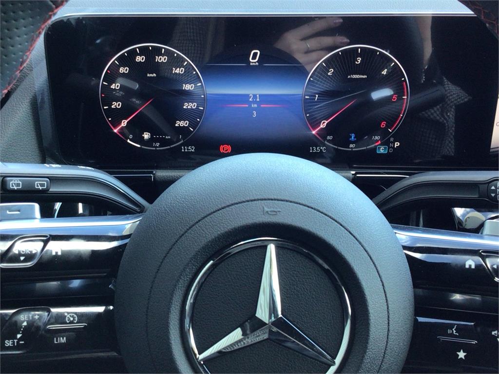 MERCEDES-BENZ GLA 200 D en Integral Automoción 2000 (Valladolid) - Foto 4