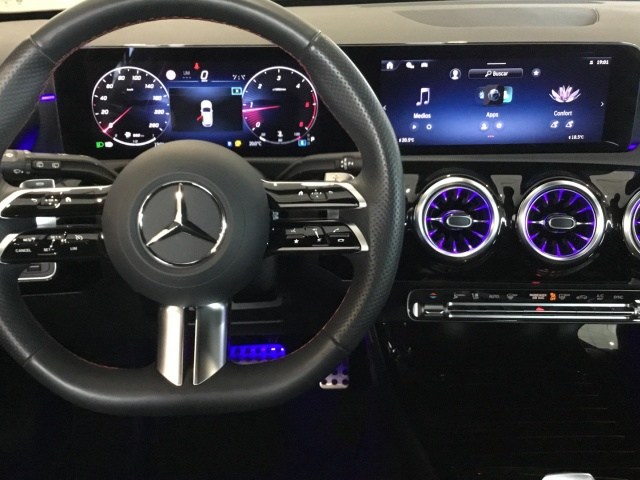 MERCEDES-BENZ Clase A 180 d en Adarsa Gijón - Foto 5