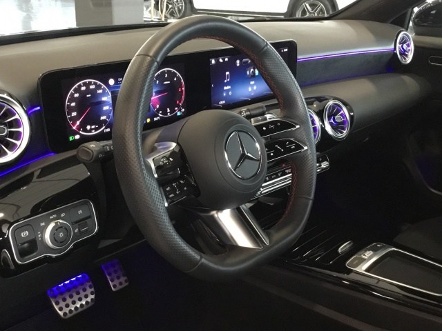MERCEDES-BENZ Clase A 180 d en Adarsa Gijón - Foto 6