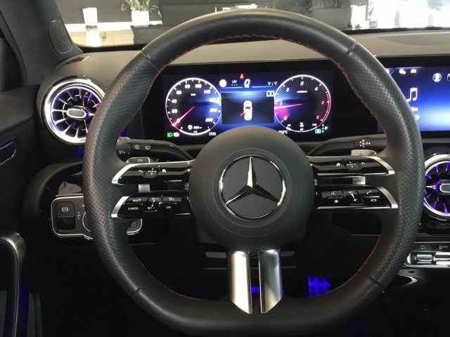 MERCEDES-BENZ Clase A 180 d en Adarsa Gijón - Foto 7