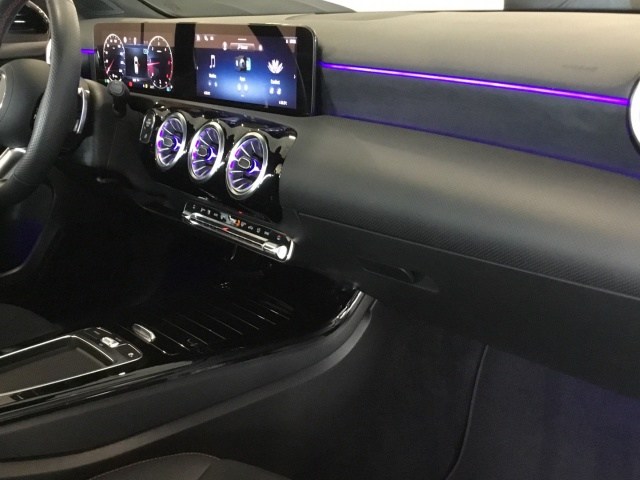 MERCEDES-BENZ Clase A 180 d en Adarsa Gijón - Foto 8