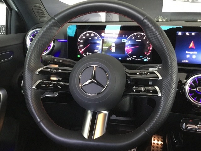 MERCEDES-BENZ Clase A 200 AMG Line (EURO 6e) en Adarsa Gijón - Foto 7