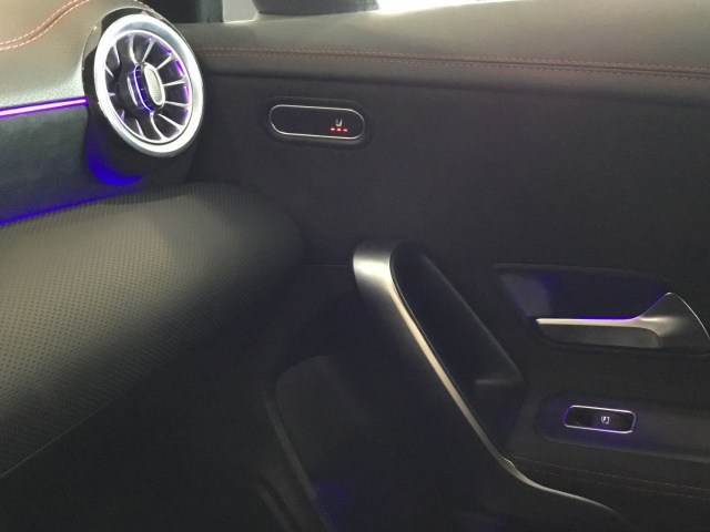 MERCEDES-BENZ Clase CLA 200 d AMG Line en Adarsa Gijón - Foto 18