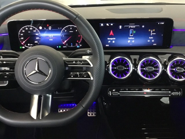 MERCEDES-BENZ Clase CLA 200 d AMG Line en Adarsa Gijón - Foto 8