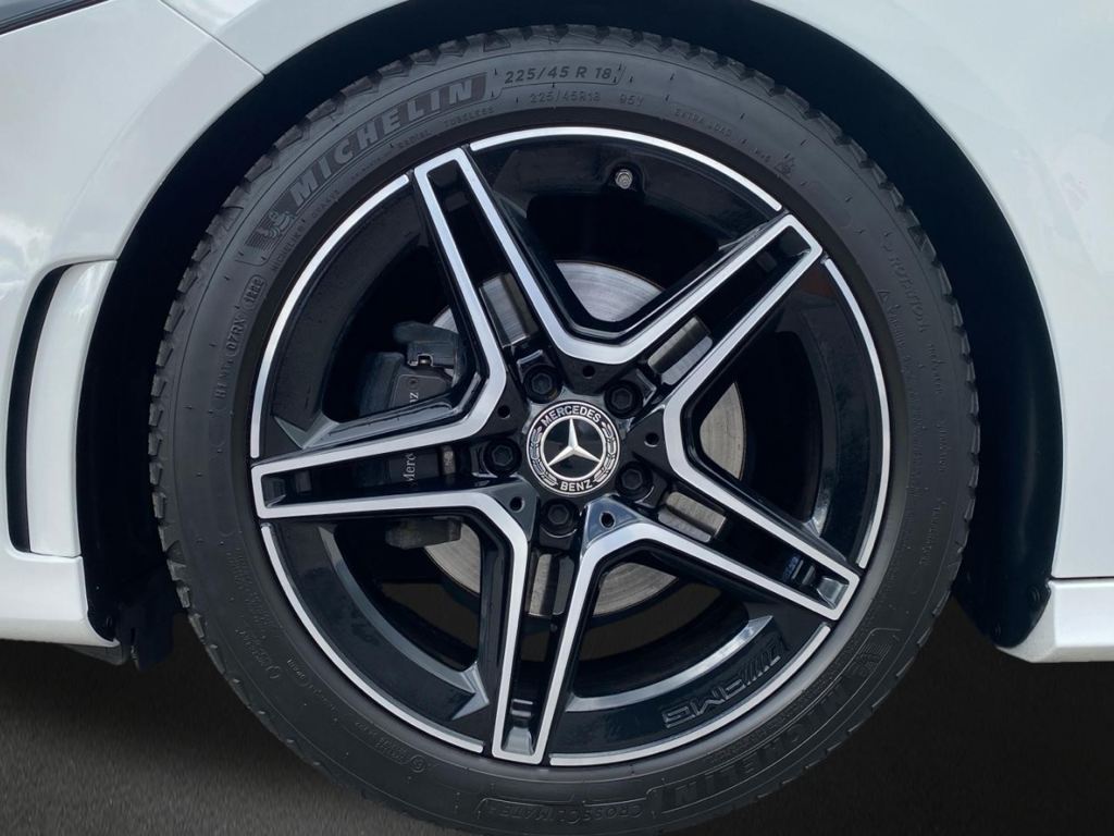 MERCEDES-BENZ Clase A 180 d AMG Line (EURO 6d) en Adarsa Oviedo - Foto 5