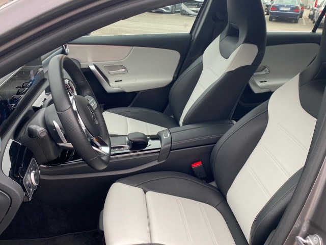 MERCEDES-BENZ Clase A 180 d AMG Line (EURO 6d) en Adarsa Oviedo - Foto 7