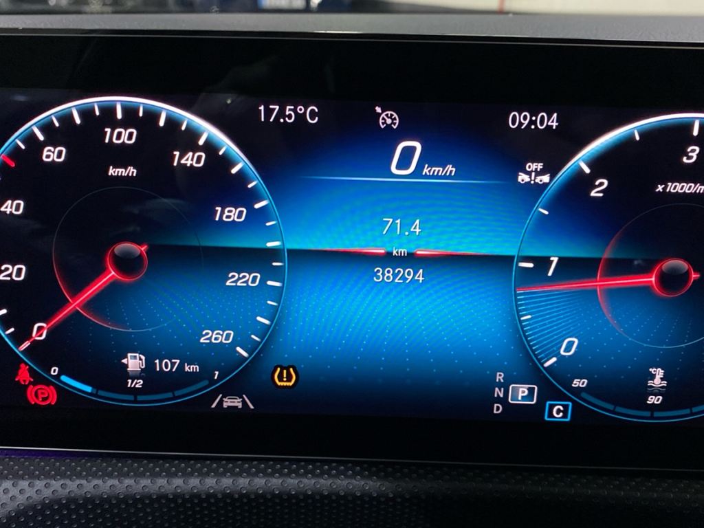 MERCEDES-BENZ Clase A 180 d AMG Line (EURO 6d) en Adarsa Oviedo - Foto 17