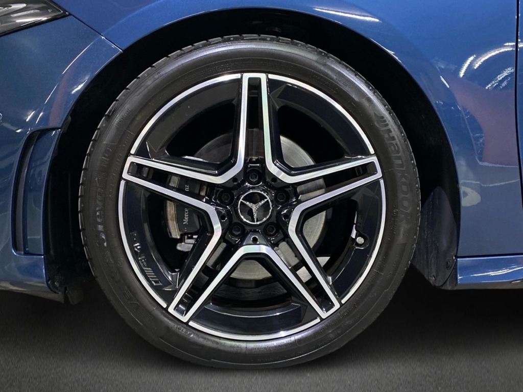 MERCEDES-BENZ Clase A 180 d AMG Line (EURO 6d) en Adarsa Oviedo - Foto 5