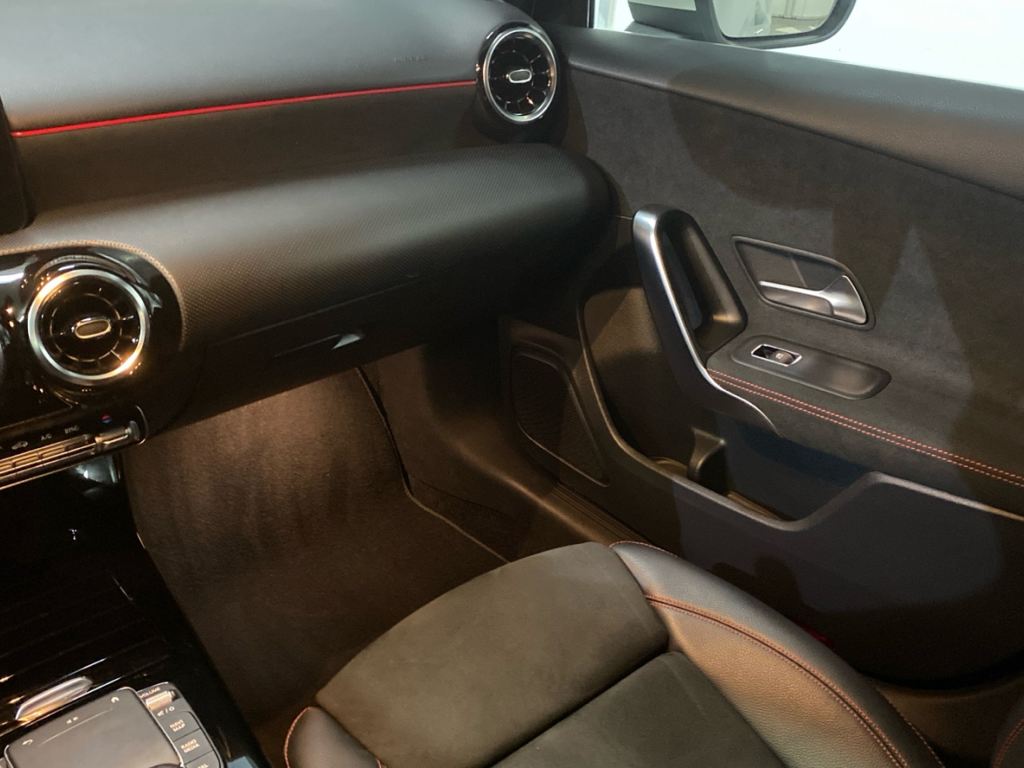 MERCEDES-BENZ Clase A 180 AMG Line (EURO 6d) en Adarsa Oviedo - Foto 14