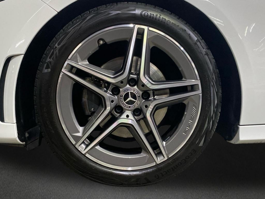 MERCEDES-BENZ Clase A 180 AMG Line (EURO 6d) en Adarsa Oviedo - Foto 5