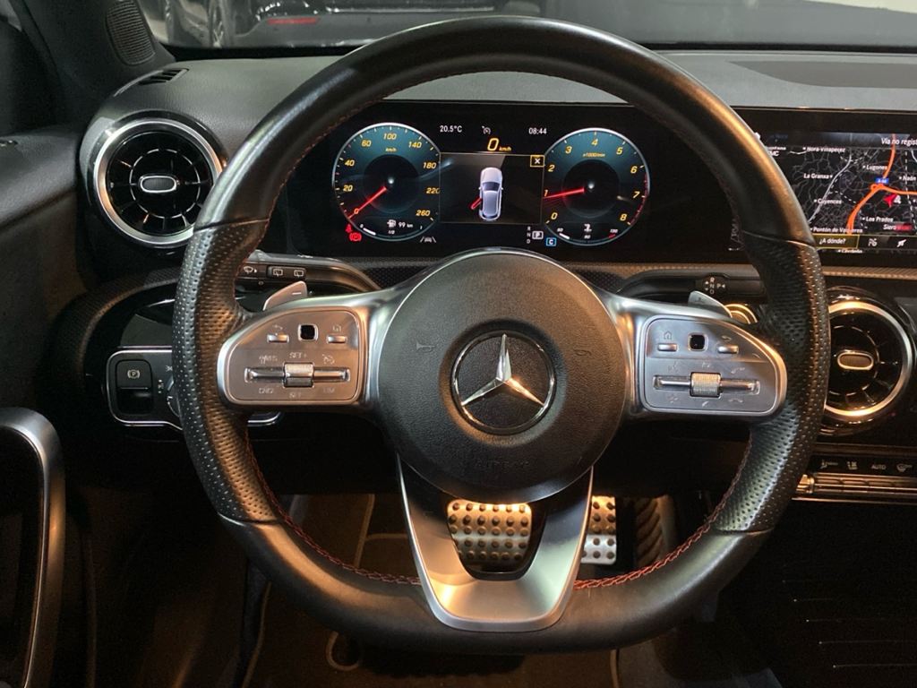 MERCEDES-BENZ Clase A 180 AMG Line (EURO 6d) en Adarsa Oviedo - Foto 9