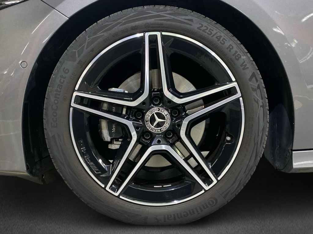MERCEDES-BENZ Clase A 180 d AMG Line en Adarsa Oviedo - Foto 5