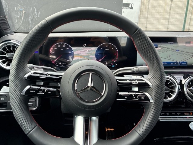 MERCEDES-BENZ Clase A 200 d Compacto en Adarsa Oviedo - Foto 7