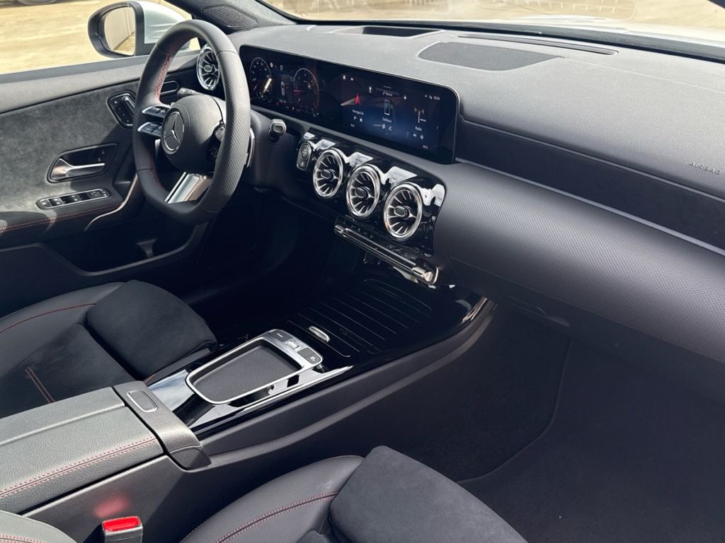 MERCEDES-BENZ Clase A 200 d Compacto en Adarsa Oviedo - Foto 10