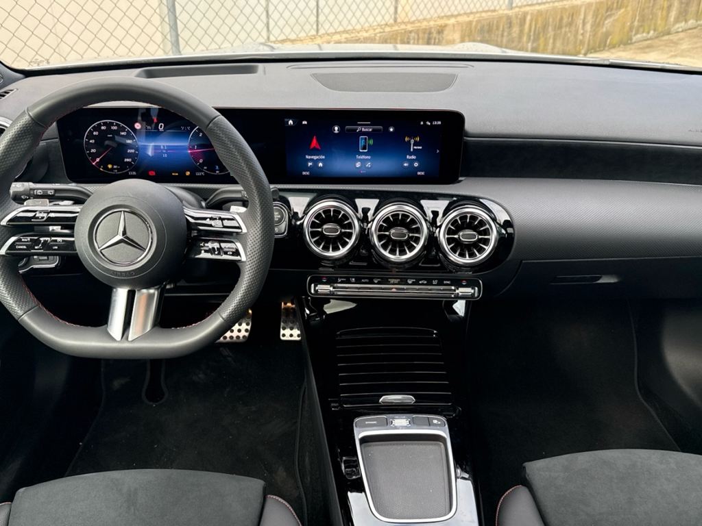 MERCEDES-BENZ Clase A 200 d Compacto en Adarsa Oviedo - Foto 8