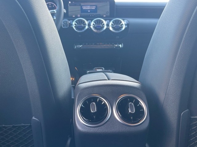 MERCEDES-BENZ Clase A 200 d Compacto en Adarsa Oviedo - Foto 7