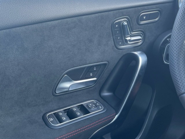 MERCEDES-BENZ Clase A 200 d Compacto en Adarsa Oviedo - Foto 8