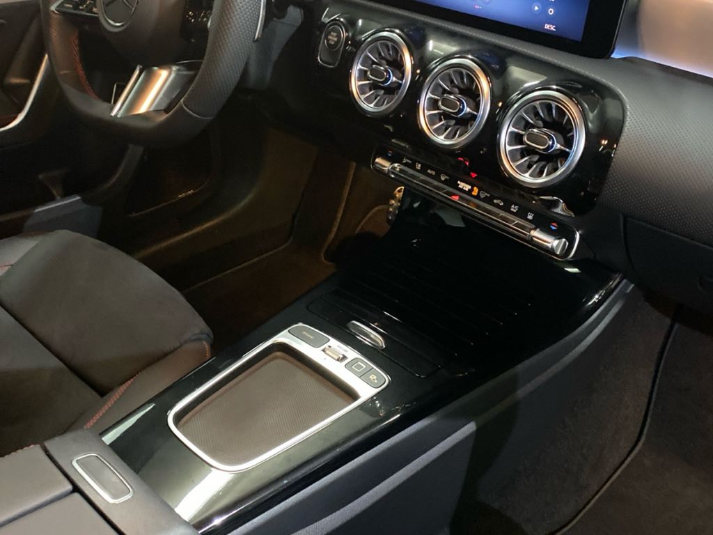 MERCEDES-BENZ Clase A 250 e AMG Line (EURO 6e) en Adarsa Oviedo - Foto 19