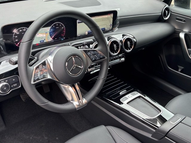 MERCEDES-BENZ Clase A 200 Compacto en Adarsa Oviedo - Foto 5