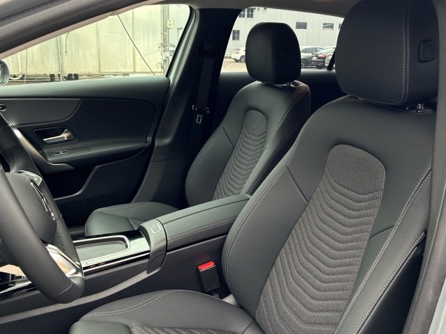 MERCEDES-BENZ Clase A 200 Compacto en Adarsa Oviedo - Foto 6