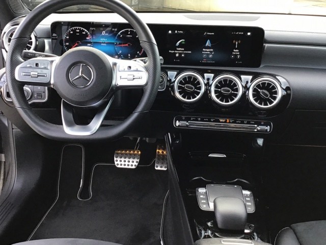 MERCEDES-BENZ Clase A 180 d AMG Line (EURO 6d) en Adarsa Ponferrada - Foto 9