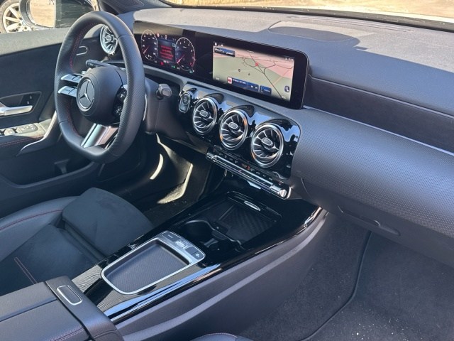 MERCEDES-BENZ Clase A 180 AMG Line (EURO 6d) en Adarsa Ponferrada - Foto 10