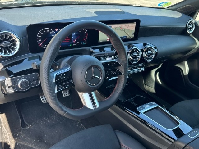 MERCEDES-BENZ Clase A 180 AMG Line (EURO 6d) en Adarsa Ponferrada - Foto 6