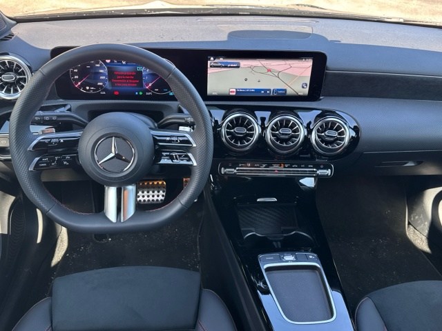 MERCEDES-BENZ Clase A 180 AMG Line (EURO 6d) en Adarsa Ponferrada - Foto 8