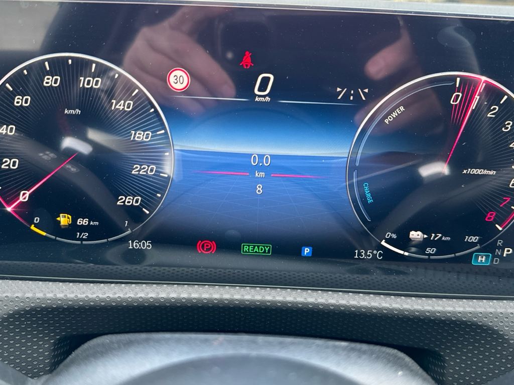 MERCEDES-BENZ Clase A 250 e Compacto en Adarsa Ponferrada - Foto 10