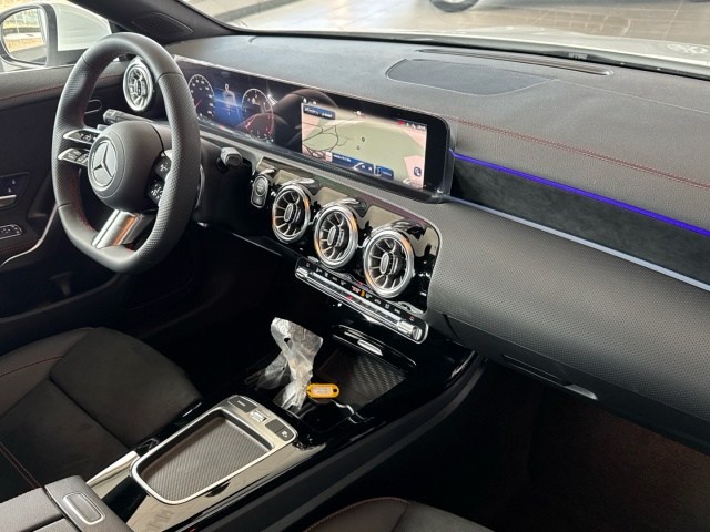 MERCEDES-BENZ Clase CLA 200 d Coupé en Adarsa Ponferrada - Foto 10