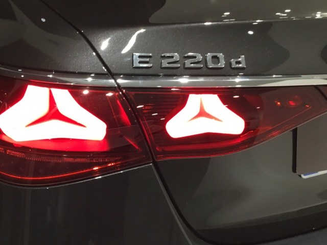MERCEDES-BENZ Clase E 220 d berlina en Adarsa Ponferrada - Foto 12