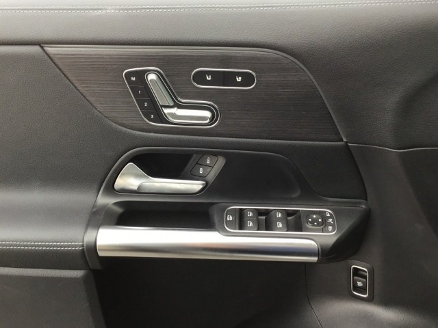 MERCEDES-BENZ EQA 300 4Matic AMG Line en Adarsa Ponferrada - Foto 17