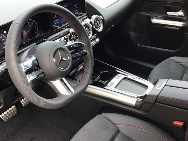 MERCEDES-BENZ Clase GLA 200 d en Adarsa Ponferrada - Foto 6