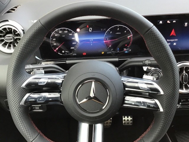 MERCEDES-BENZ Clase GLA 200 d en Adarsa Ponferrada - Foto 9