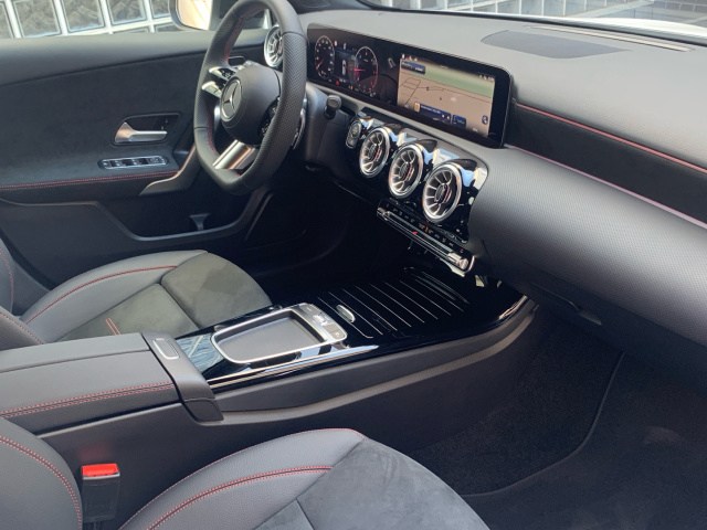 MERCEDES-BENZ Clase A 200 d Compacto en Adarsa Sur - Foto 10
