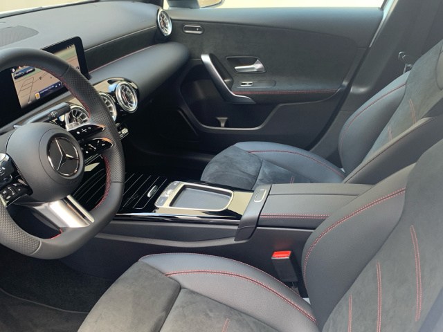 MERCEDES-BENZ Clase A 200 d Compacto en Adarsa Sur - Foto 6