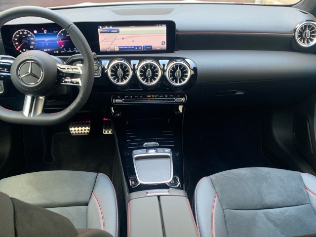 MERCEDES-BENZ Clase A 200 d Compacto en Adarsa Sur - Foto 8