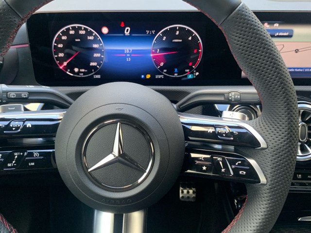 MERCEDES-BENZ Clase A 200 d Compacto en Adarsa Sur - Foto 9