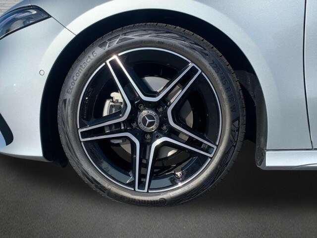 MERCEDES-BENZ Clase A 200 d Berlina en Adarsa Sur - Foto 5