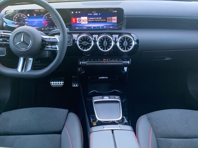 MERCEDES-BENZ Clase A 200 d Berlina en Adarsa Sur - Foto 8