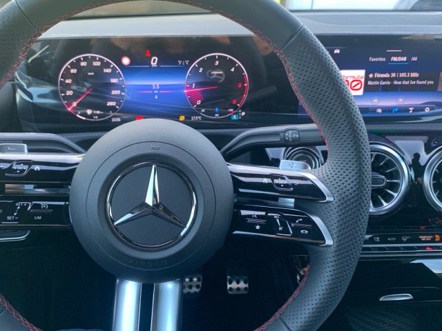 MERCEDES-BENZ Clase A 200 d Berlina en Adarsa Sur - Foto 9