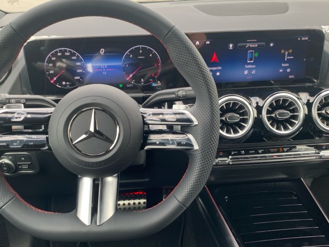 MERCEDES-BENZ Clase GLA 200 D en Adarsa Sur - Foto 9