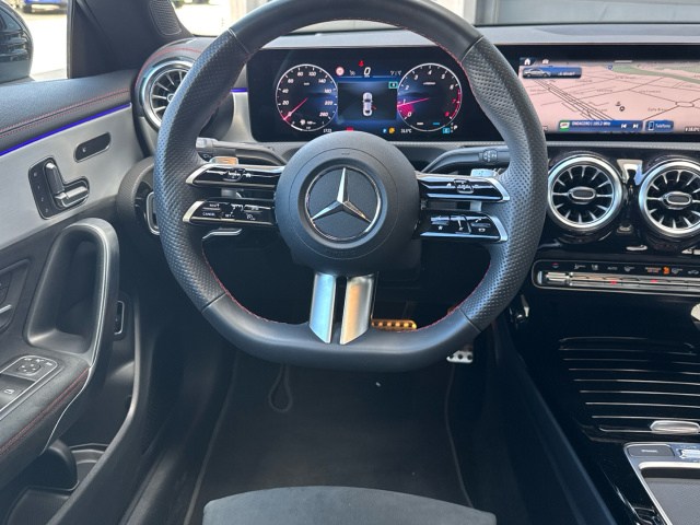MERCEDES-BENZ Clase CLA 200 AMG Line (EURO 6d) en Integral Automoción 2000 (Valladolid) - Foto 9
