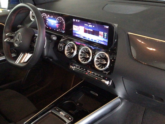 MERCEDES-BENZ Clase GLA 200 AMG Line en Integral Automoción 2000 (Valladolid) - Foto 11