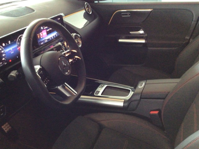 MERCEDES-BENZ Clase GLA 200 AMG Line en Integral Automoción 2000 (Valladolid) - Foto 7