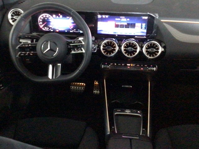 MERCEDES-BENZ Clase GLA 200 AMG Line en Integral Automoción 2000 (Valladolid) - Foto 9