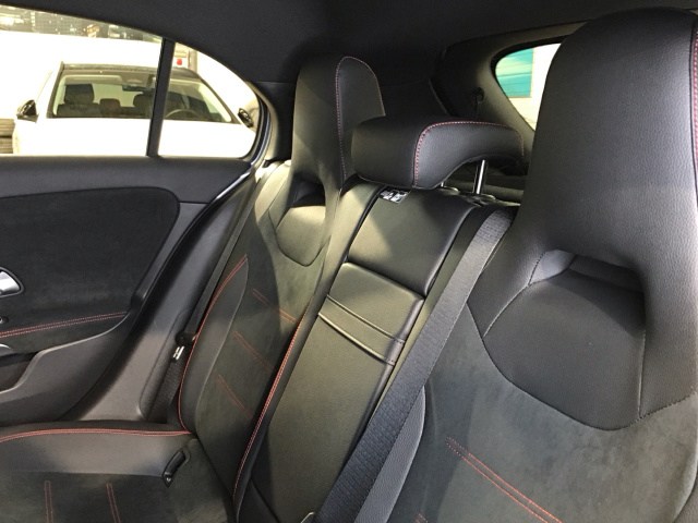 MERCEDES-BENZ Clase A 200 d Compacto en Adarsa Norte - Foto 11