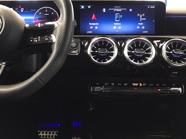 MERCEDES-BENZ Clase A 200 d Compacto en Adarsa Norte - Foto 19