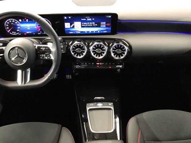 MERCEDES-BENZ Clase A 200 d Compacto en Adarsa Norte - Foto 8